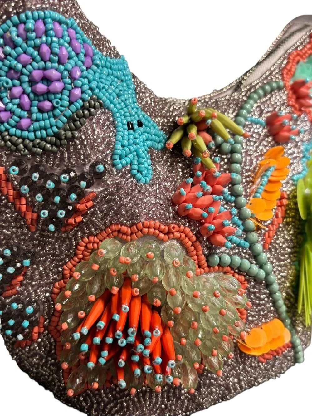 VIRAL hancrafted beaded bag